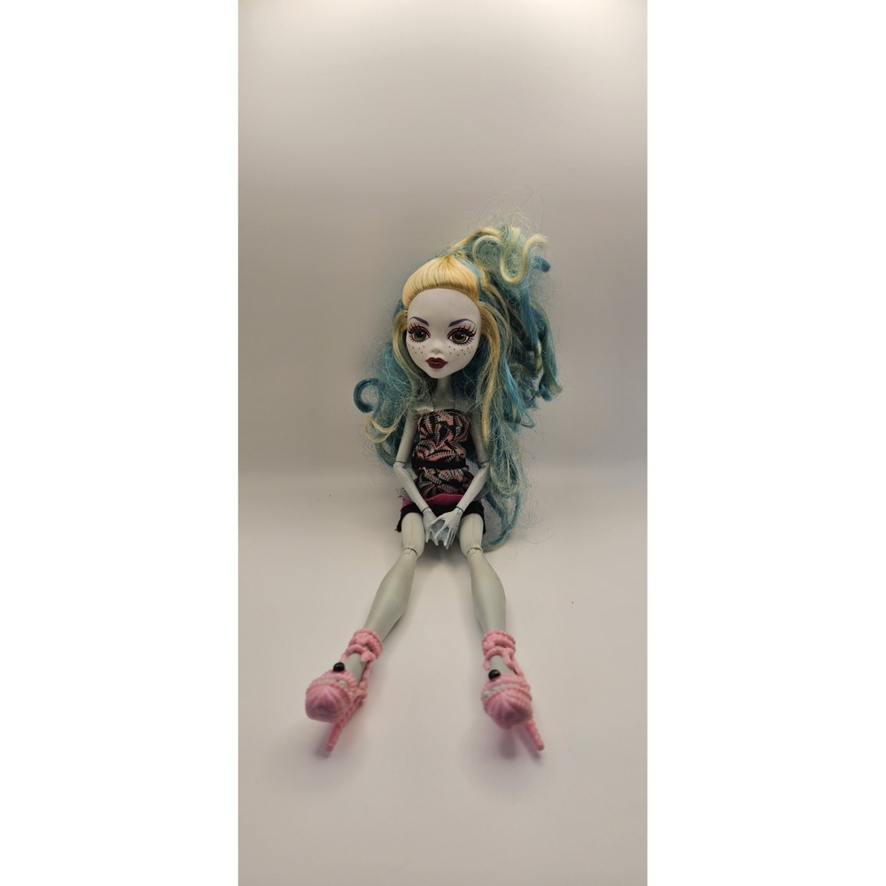 Monster High G1 Lagoona Blue Black Carpet 2008 Mattel Doll Pink Heels